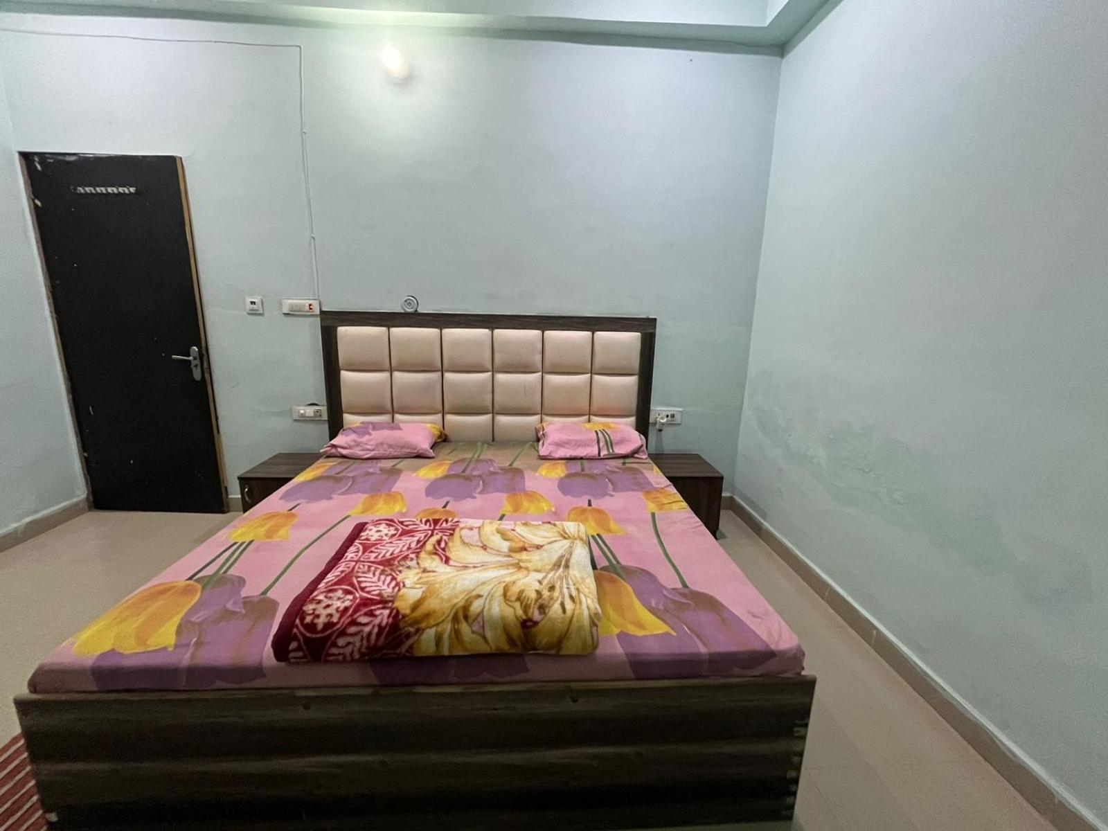 Hotel Shri Ji Baba Ki Haveli à Govardhan Extérieur photo