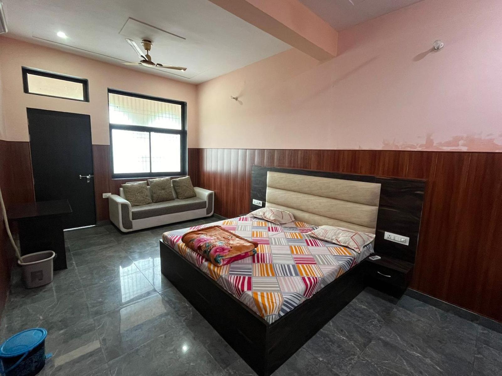 Hotel Shri Ji Baba Ki Haveli à Govardhan Extérieur photo